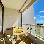 Lumineux Avec Parking Prive, Face A La - - Fr-1-338-561 *