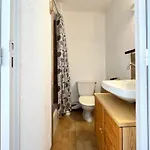 Lumineux Avec Parking Prive, Face A La - - Fr-1-338-561