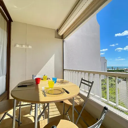 Lumineux Avec Parking Prive, Face A La - - Fr-1-338-561 *