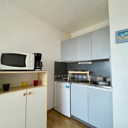 Lumineux Avec Parking Prive, Face A La - - Fr-1-338-561 *